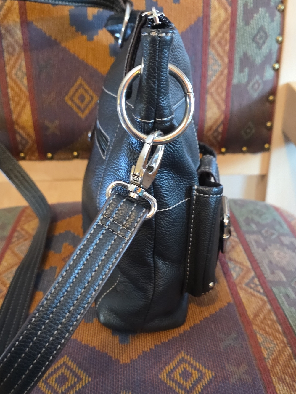 Vintage Tignanello Black Pebbled Leather Crossbody Bag Buckle Details EUC - Picture 9 of 15